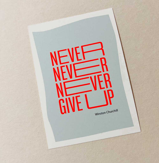 Never, never, never give up - Postkarte mit Neondruck