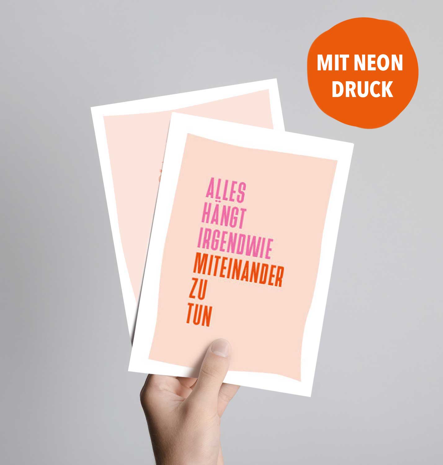 Postkarte mit Neondruck, alles hängt irgendwie miteinander zu tun