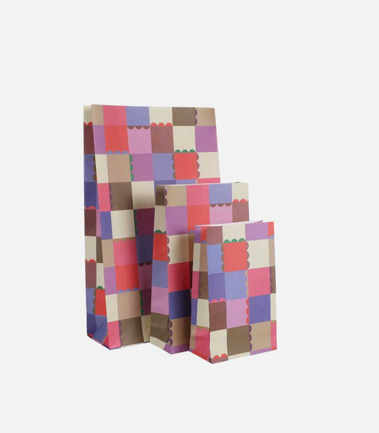 Blockbodenbeutel in drei verschiedenen Größen, buntes Schachbrettmuster blau, rosa, orange, beige