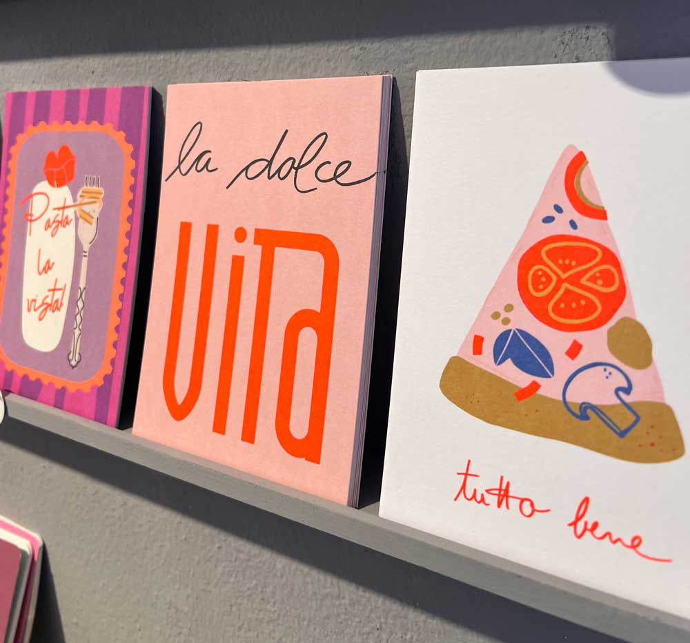 Postkarte mit Neondruck Mangia bene