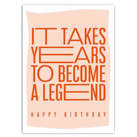 Postkarte mit typografischem Design. Text: It takes years to become a legend